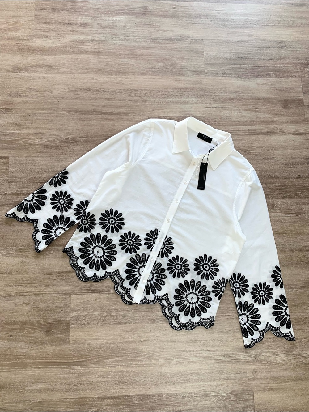 T Tahari NWT 100% Cotton White Embroidered Scalloped Hem Blouse Size M